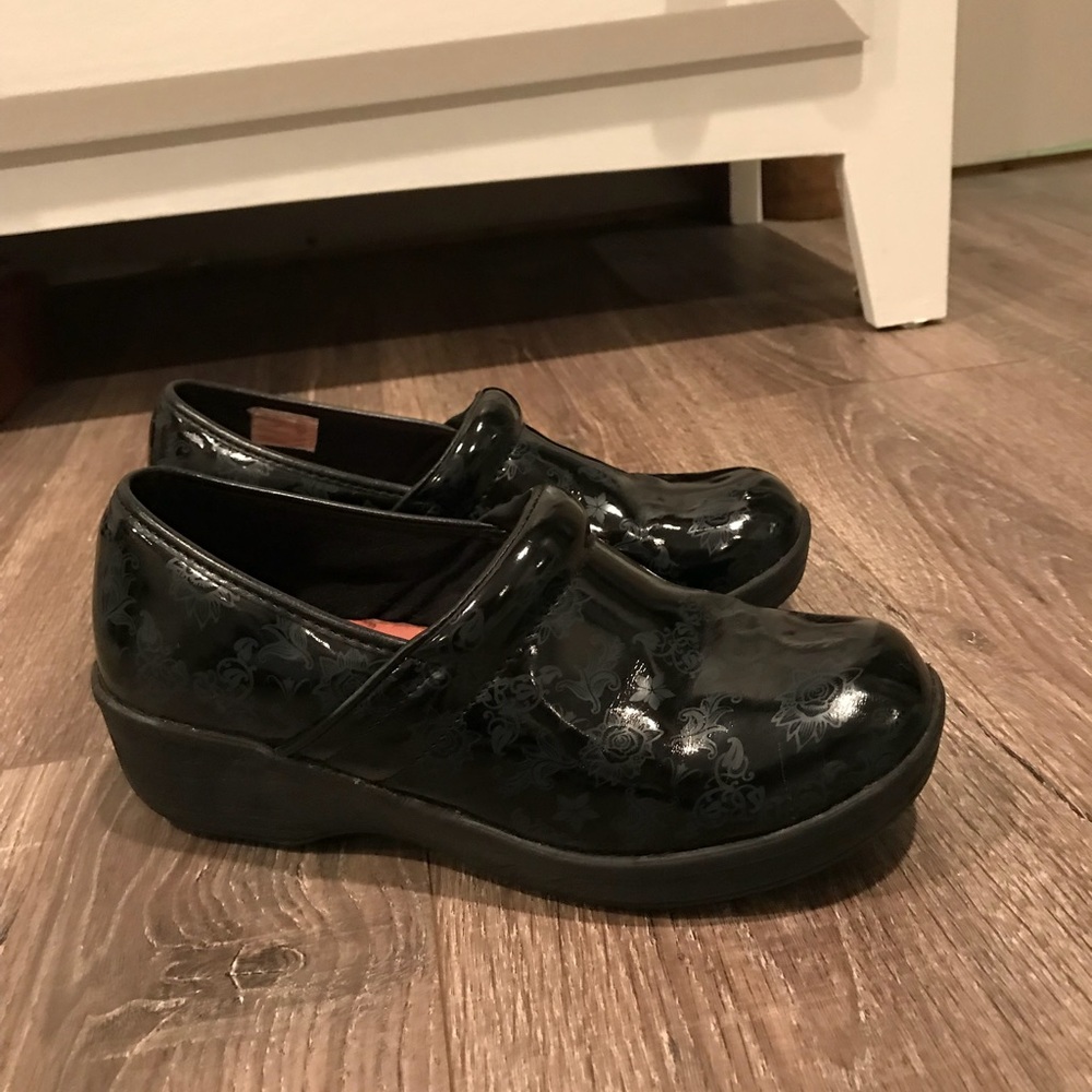 Safe T Step clogs  excellent condition. Size 8